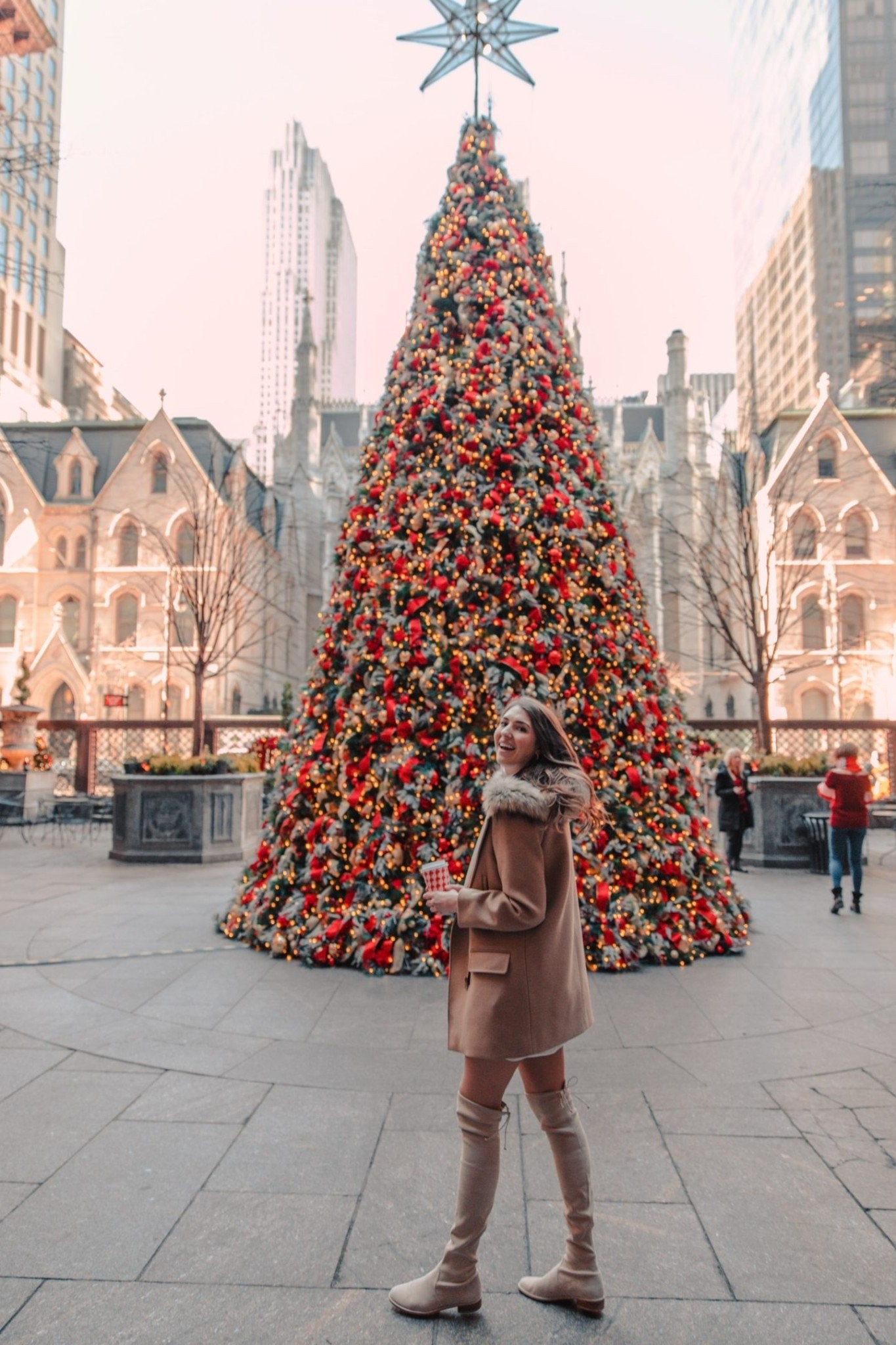 10-best-nyc-christmas-instagram-spots-christmas-in-new-york-dana-berez-blogger-lotte-3-1440x2160.jpg