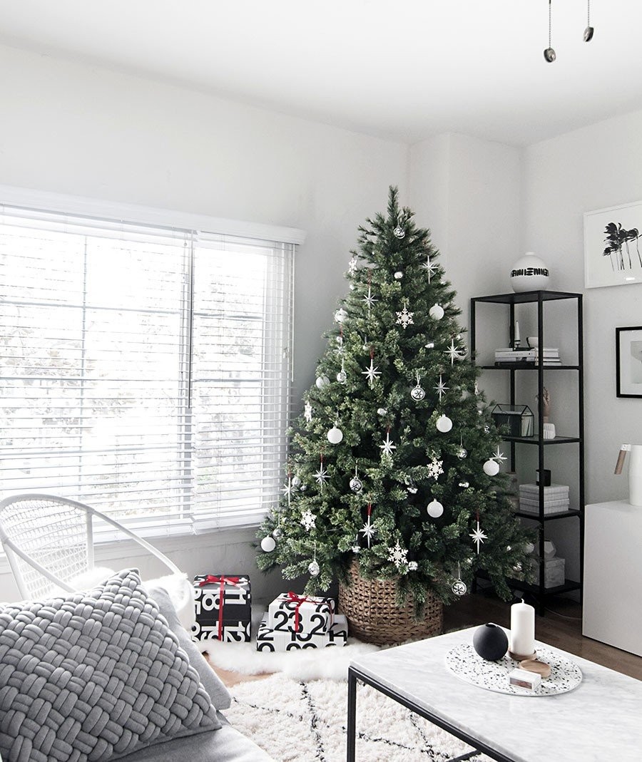 minimal-modern-christmas-tree-2.jpg