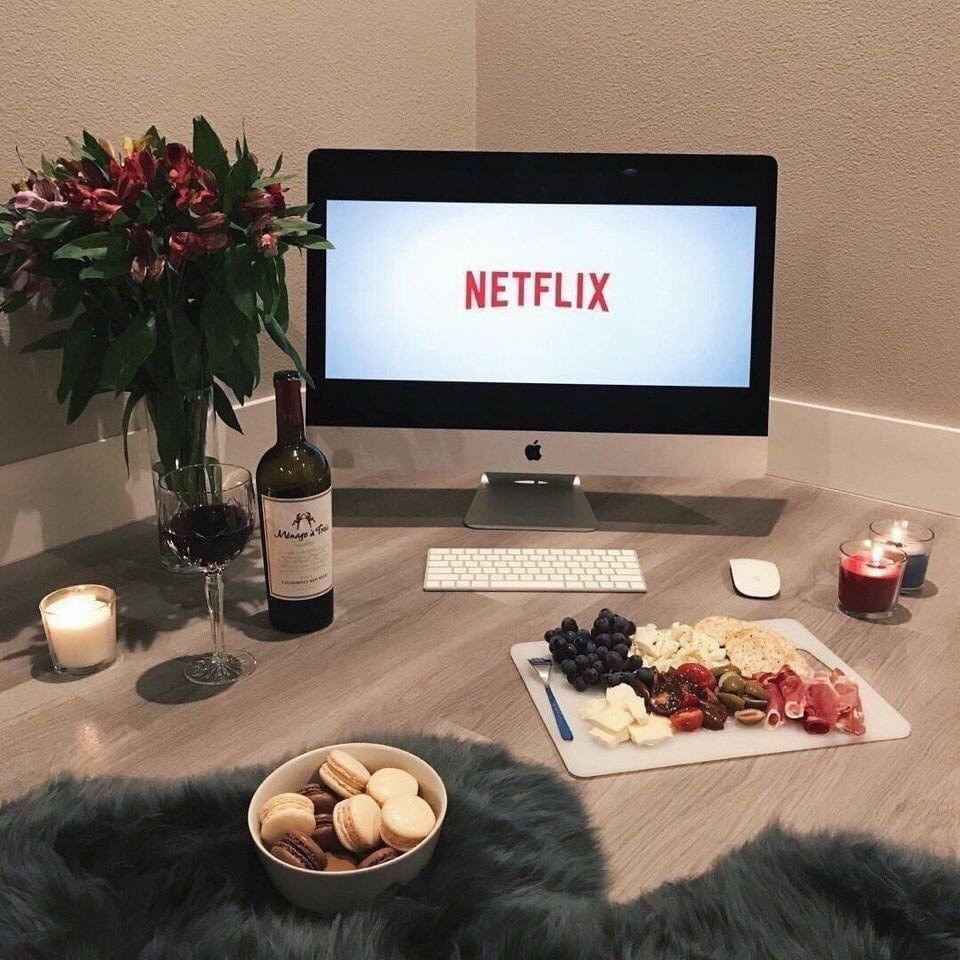 laptop-aesthetic-netflix-favimcom-6289965.jpg