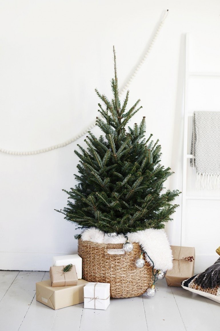 scandinavian-christmas-idea-basket-tree.jpg