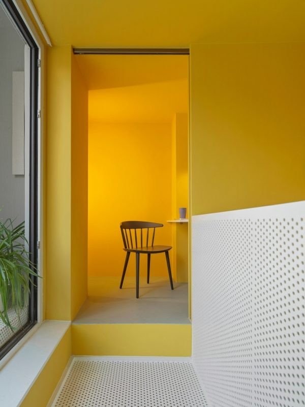 yellow-and-white-decor-600x801.jpg