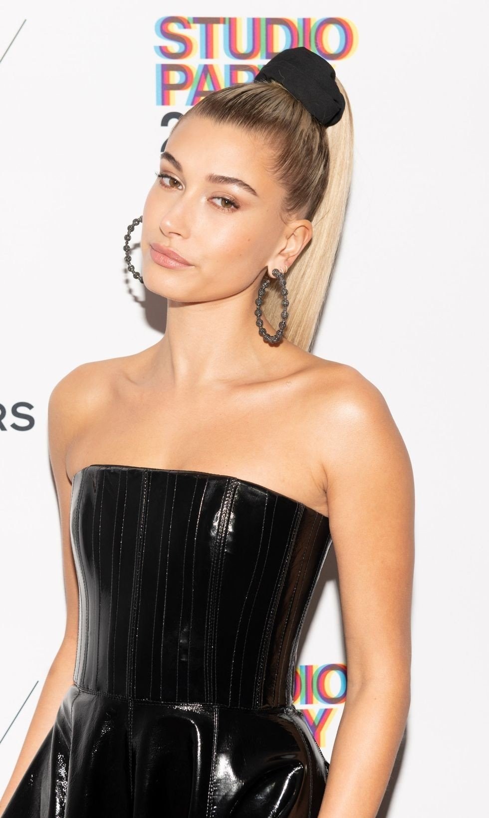 hailey-baldwin-attends-the-whitney-museum-celebrates-the-news-photo-1578434215.jpg