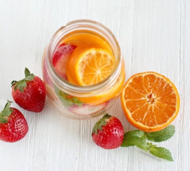 strawberry-and-orange-water-detox-560x505.jpg