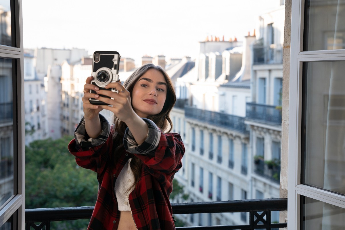 emily-in-paris4.jpg