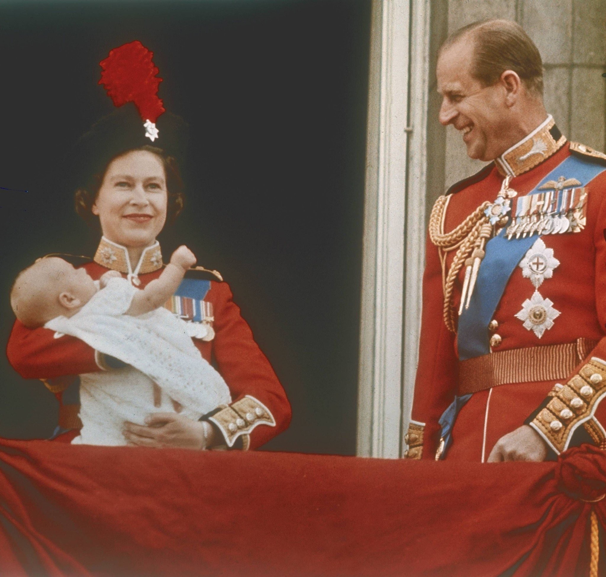 queen-elizabeth-holding-the-infant-prince-edward-with-news-photo-104411259-1565636934.jpeg
