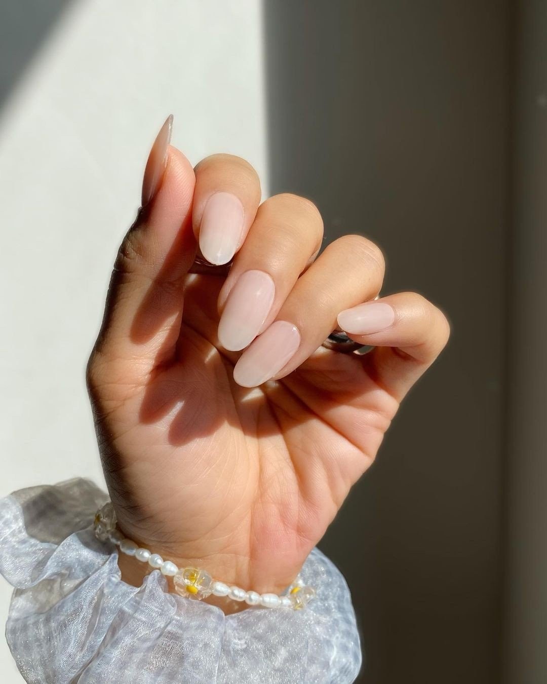 nails-nude-white.jpg