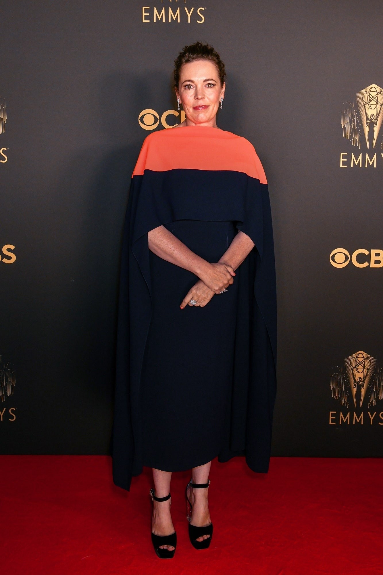 all-the-looks-emmys-2021-olivia-colman.jpg