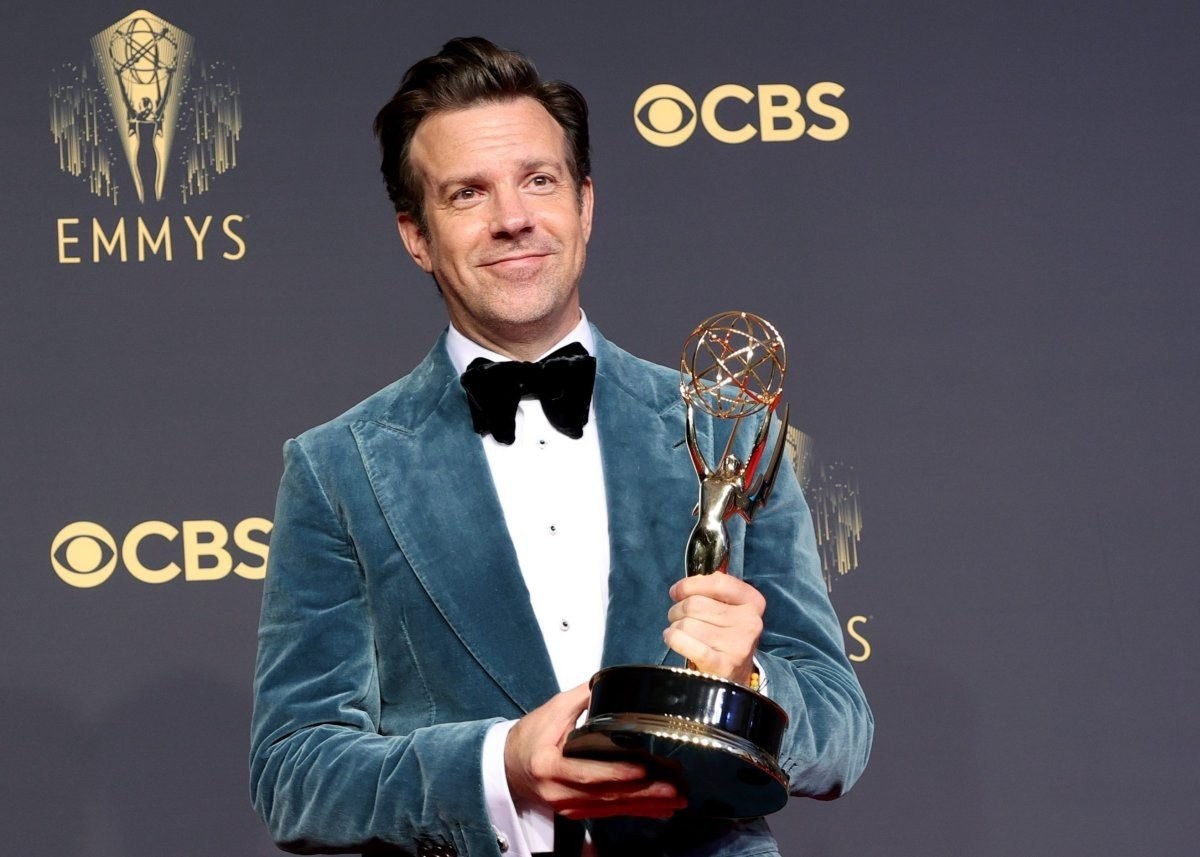 jason-sudeikis-emmys-2021-e1632106936491.jpeg