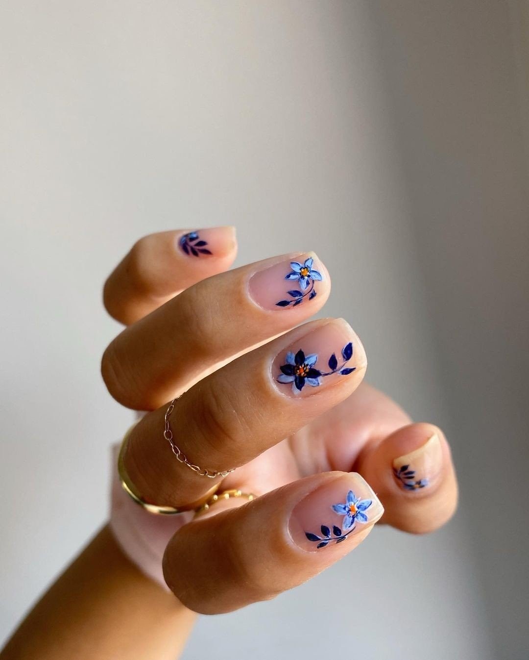 nails-flowers.jpg