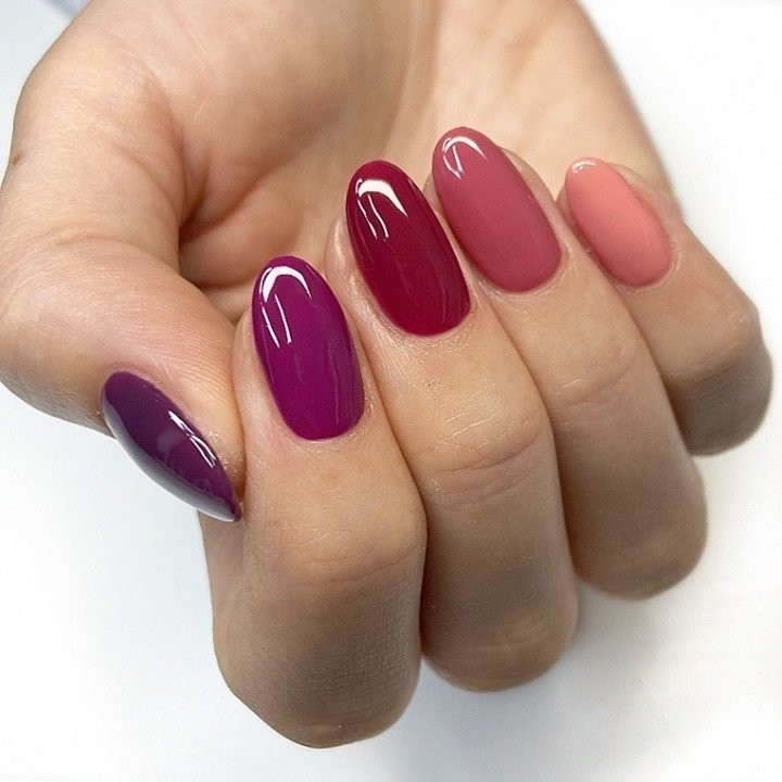 berry-fade-nails-manicure.jpg
