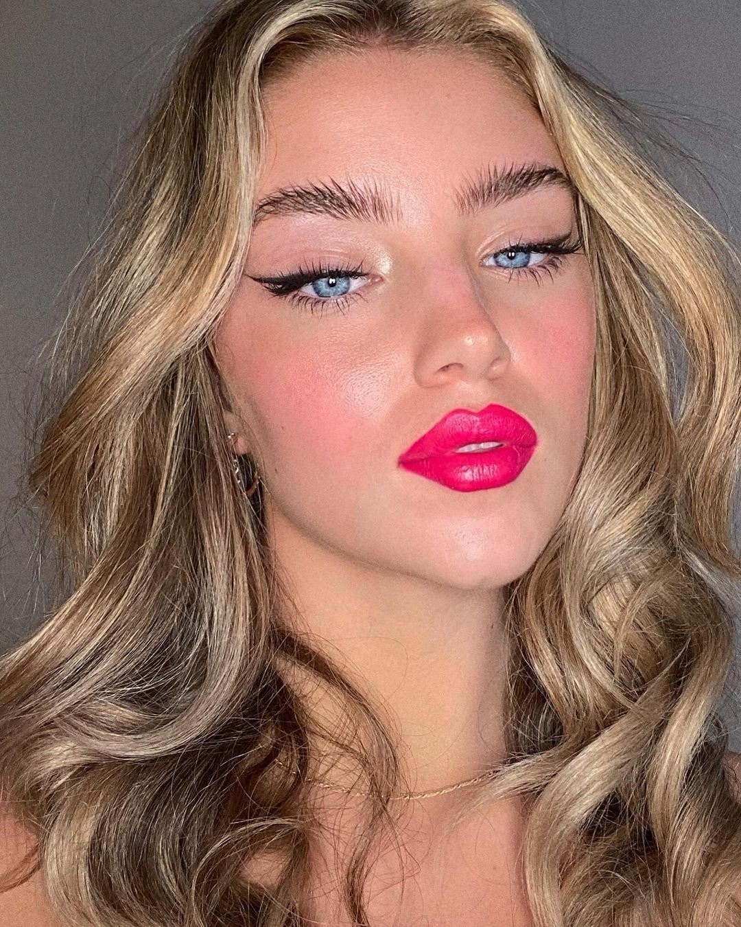 face-pink-lipstick-makeup.jpg