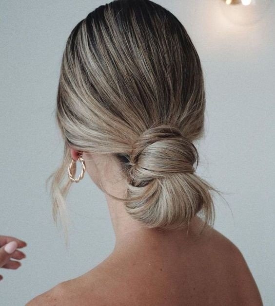 knotted-low-bun.jpg