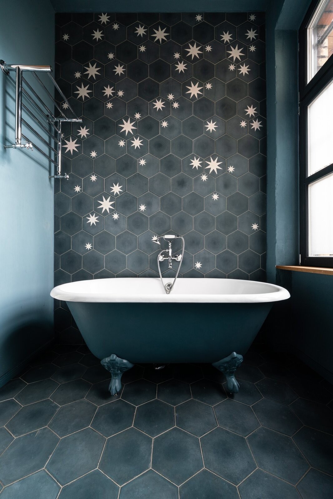 kids-bathroom-with-stars-Xvh1F.jpg