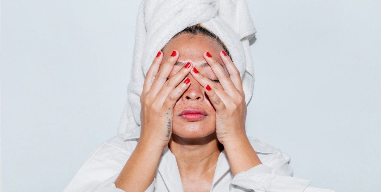 woman-skin-skincare-face-beauty-towel-1296x728-header-1296x728.jpg