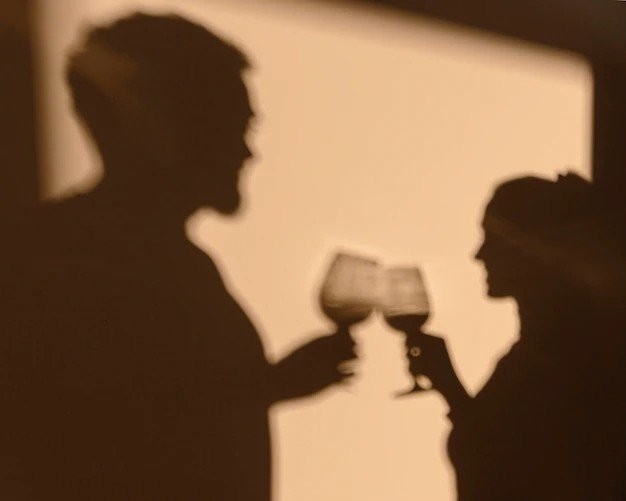 silhouettes-man-woman-having-date-home-23-2148870696.jpg