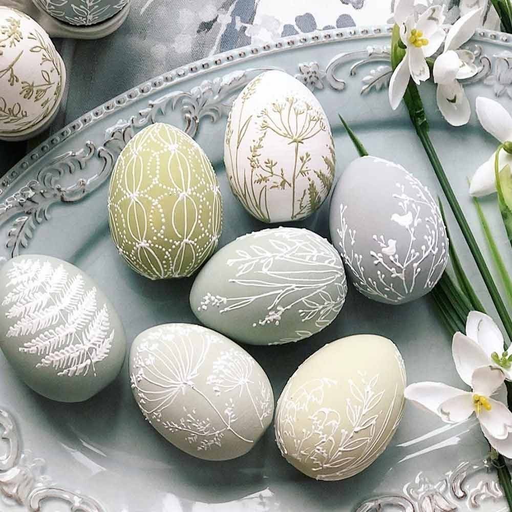 easter-eggs-decoration-ideas-gold-white-floral-plants-37.jpg