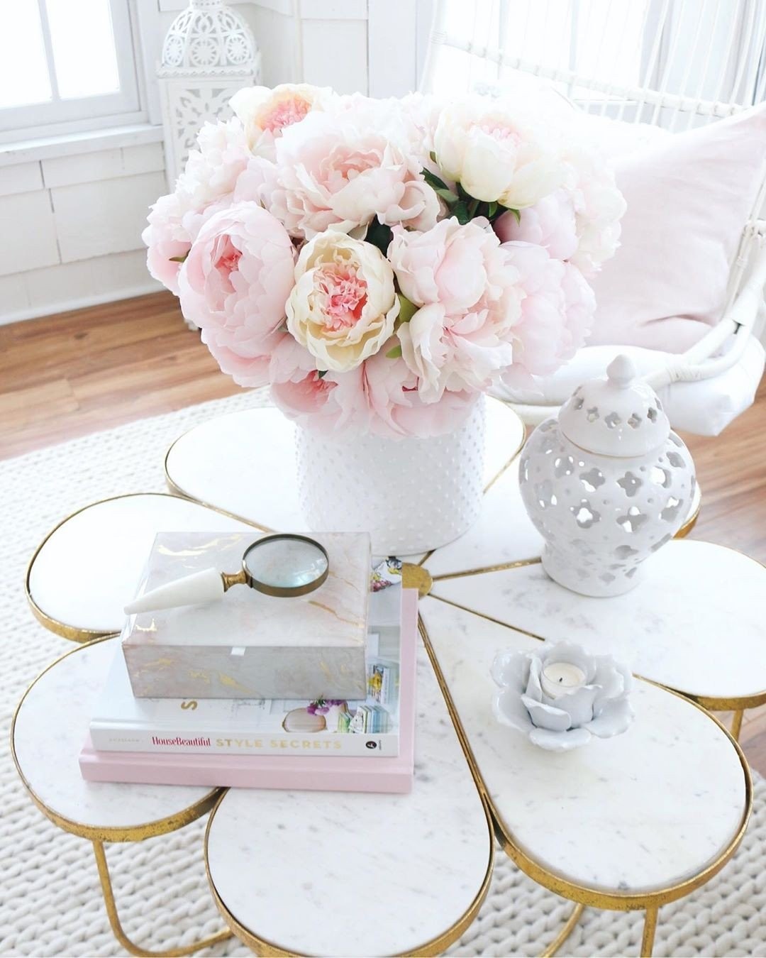 feminine-coffee-table-via-at-tanyarng.jpg