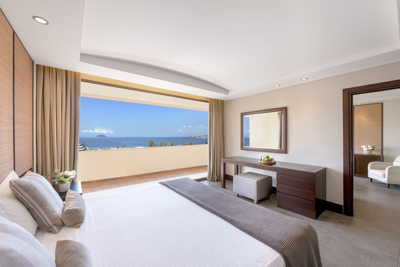 suite-sea-view-bedroom.jpg