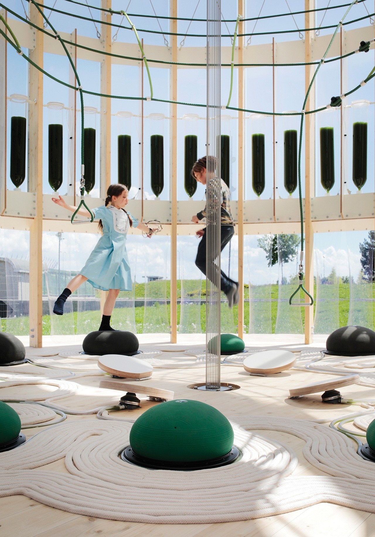 8-airbubble-playground-ecologicstudio-maja-wirkus.jpg