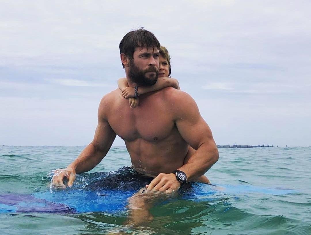 chris-hemsworth-dad-goals-instagram-daughter.jpg