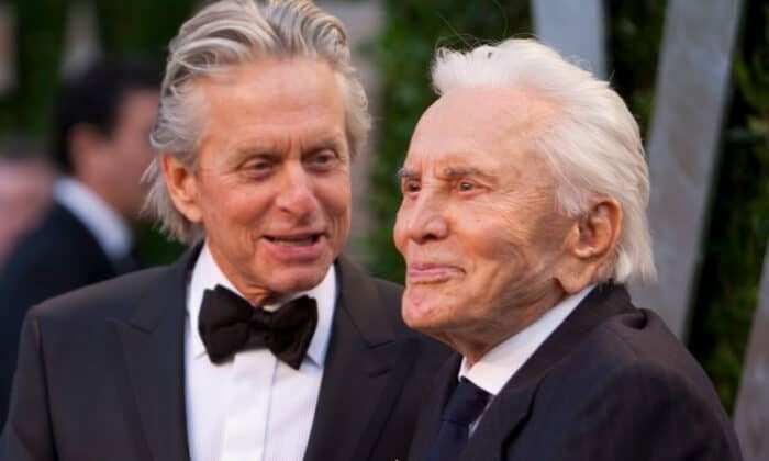 kirk-douglas-fb-700x420-1.jpg