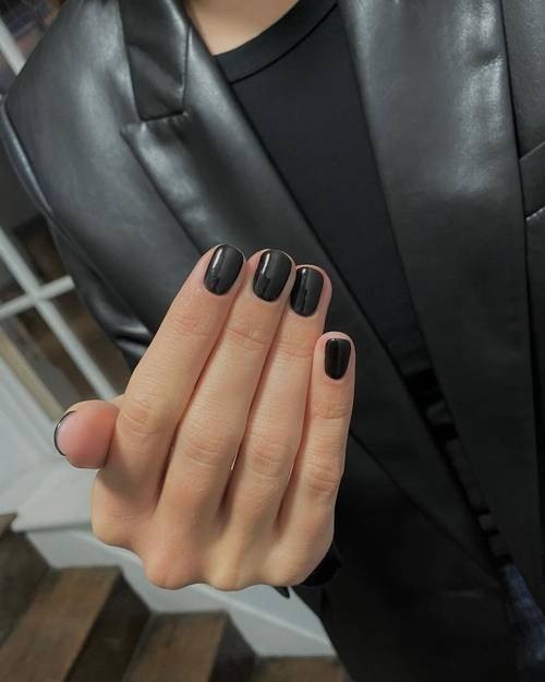 black-nails-X6lTk.jpg
