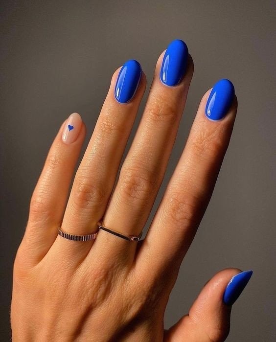 blue-nails.jpg