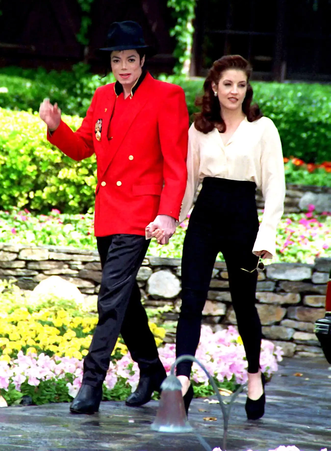 late-1993-engaged-michael-jackson-and-lisa-marie-presley-a-timeline-of-their-brief-marriage.webp