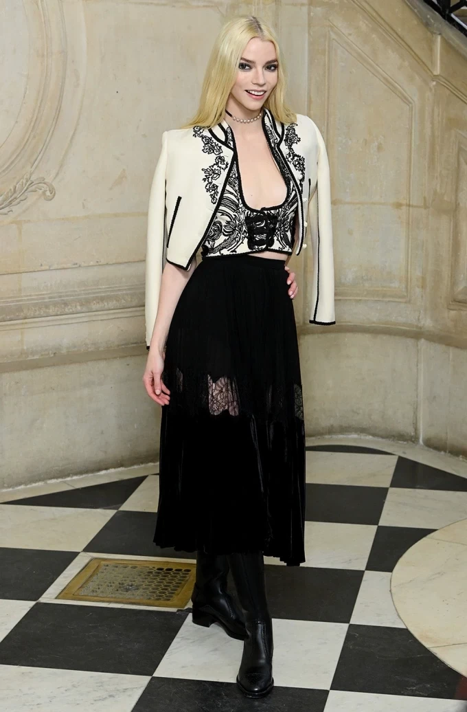 anya-taylor-joy-dior-couture-paris-fashion-week-2023-ss.webp
