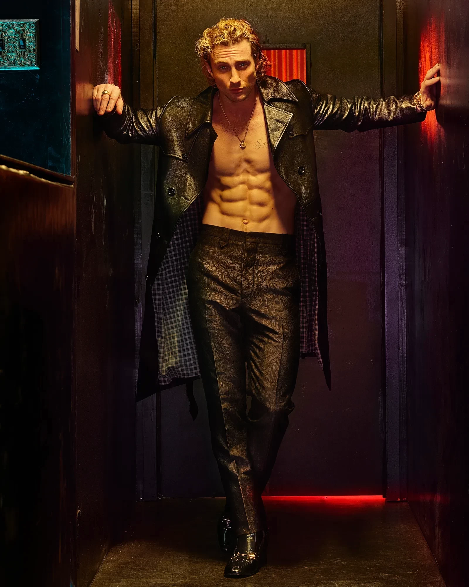 stevenklein-x-vanityfair-shot-16-2253-r3-qc-crop-4-5.webp