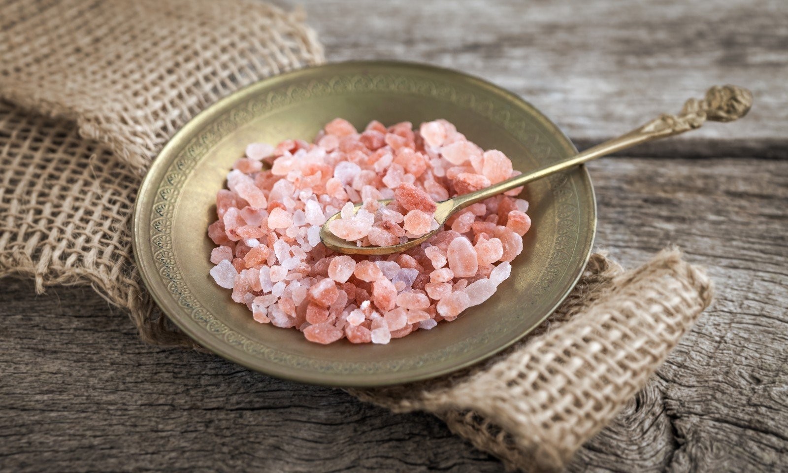 Какую соль добавляют в пищу. Himalayan Salt. Himalayan Pink Salt. Розовая гималайская соль. Соль гималайская Кристаллы.