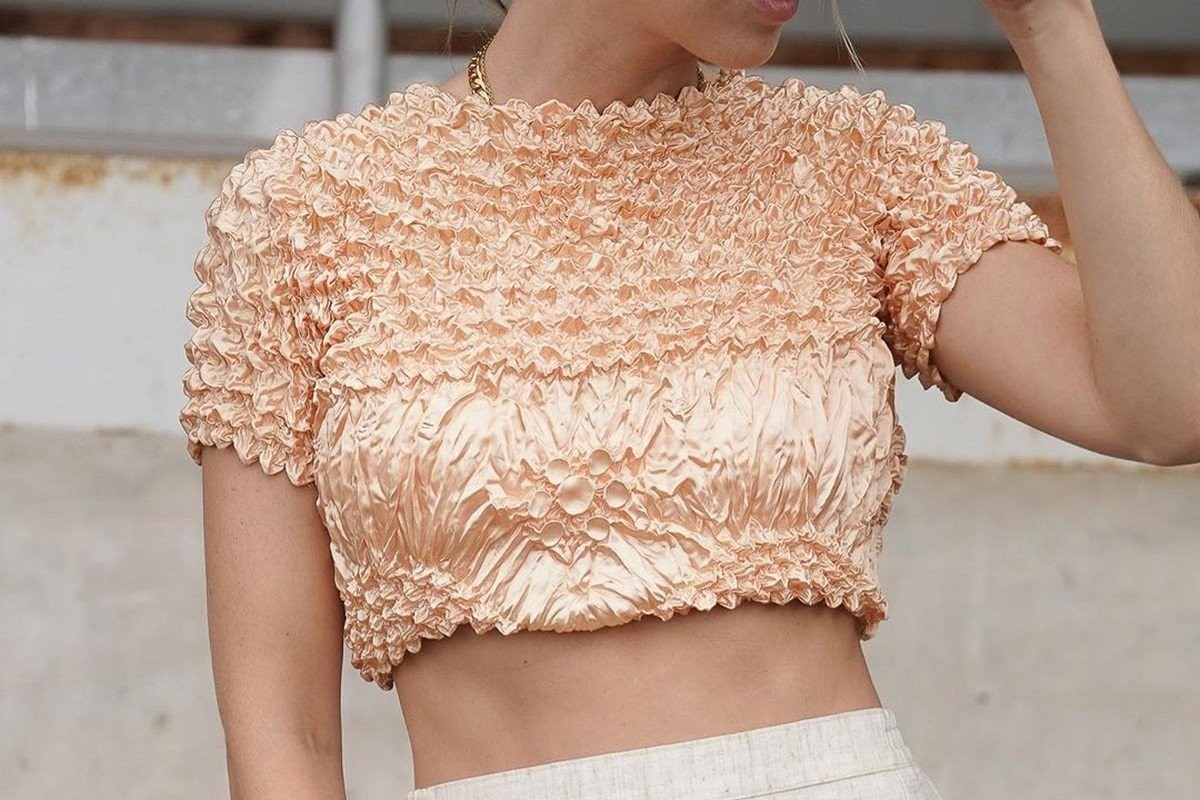 Popcorn shirt Μία από τις πιο αμφιλεγόμενες τάσεις των '90s που επιστρέφει