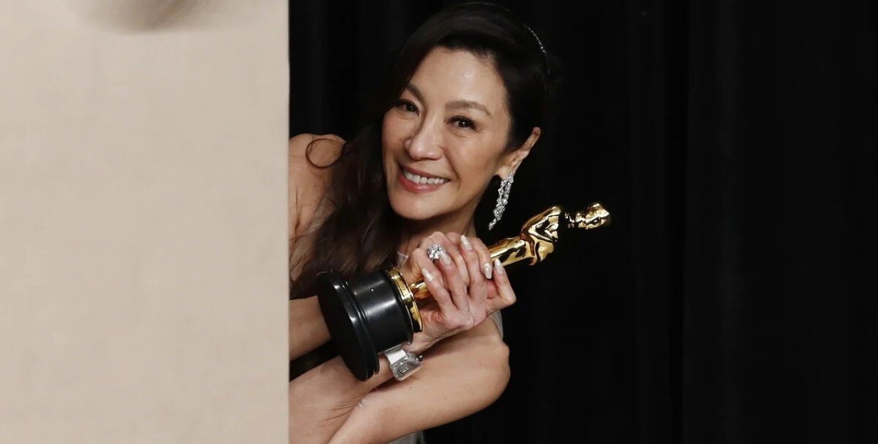 Do it like Michelle Yeoh: Αυτά είναι τα beauty secrets της ηθοποιού που μαγνήτισε τα βλέμματα στα Oscars