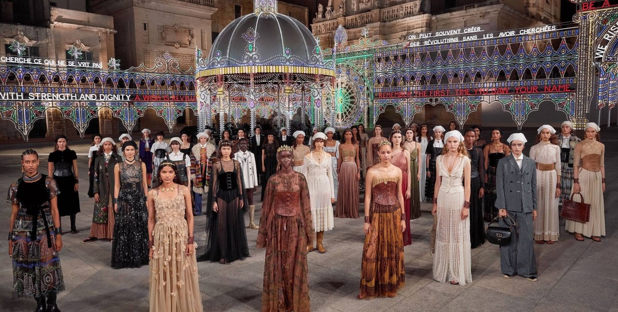 Ο Dior θα παρουσιάσει την Pre-fall 2023 collection του στο μνημείο της «Πύλης της Ινδίας» στη Βομβάη