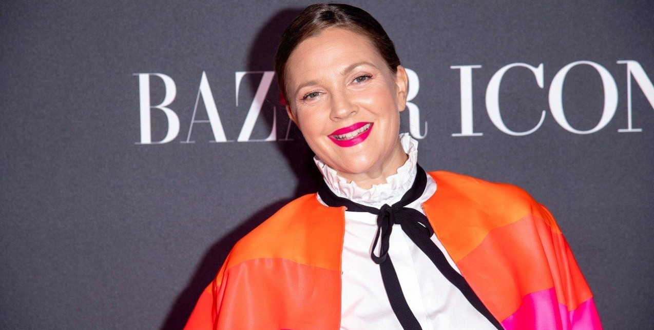 Η Drew Barrymore «σπάει» τα ταμπού της εμμηνόπαυσης