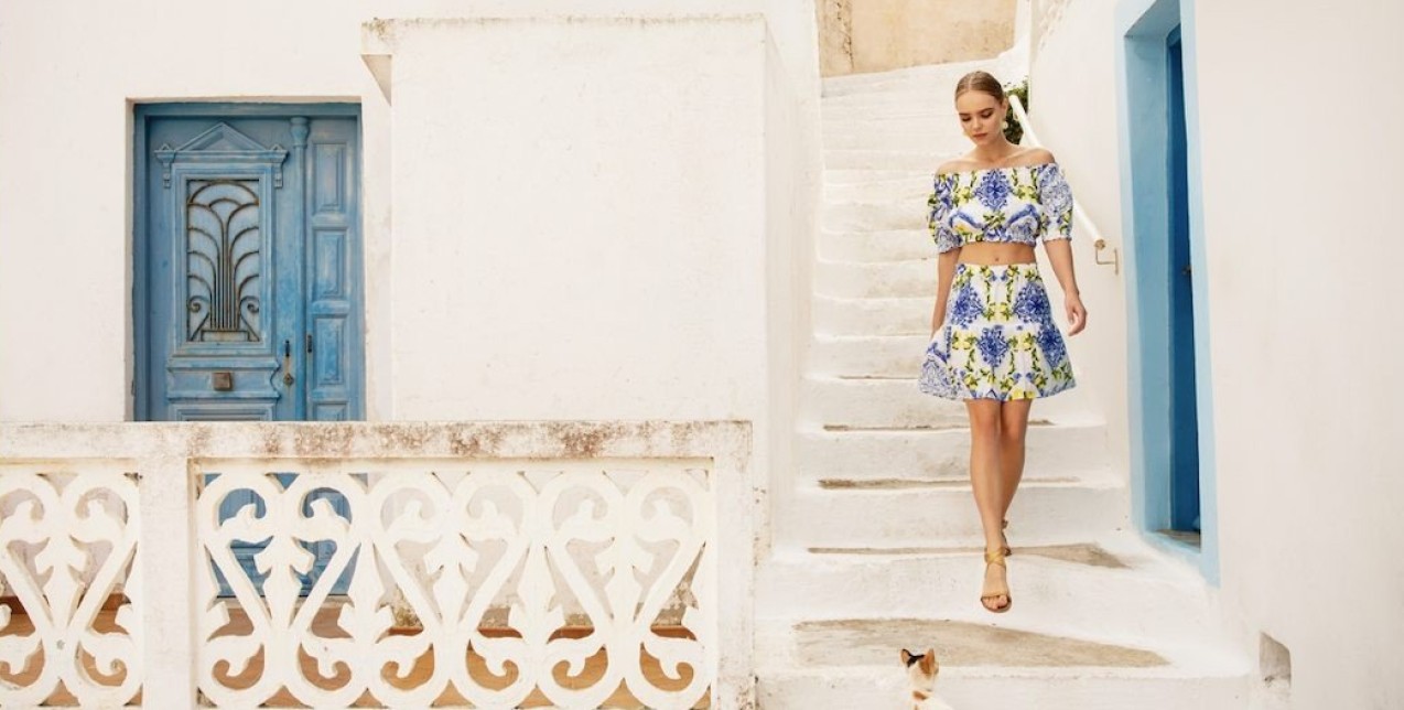 Η resortwear συλλογή που μας ταξιδεύει στο αυθεντικό ελληνικό καλοκαίρι με φόντο την Κάρπαθο 