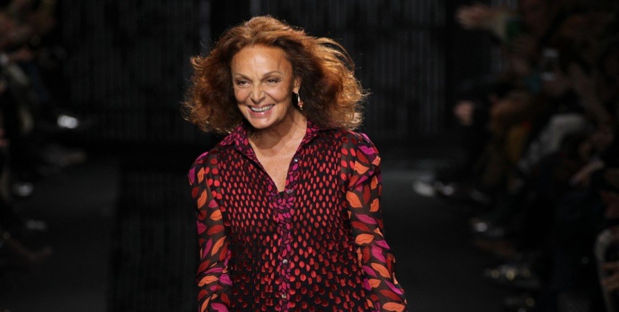 DVF ReWrap: Η second-hand πλατφόρμα της σχεδιάστριας φέρνει στο επίκεντρο το iconic wrap dress 