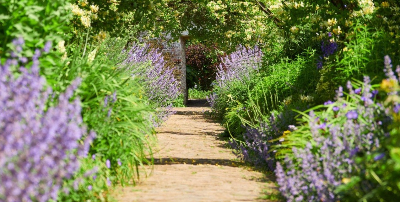 Garden decorating ideas: Δημιουργήστε τον πιο elegant κήπο 