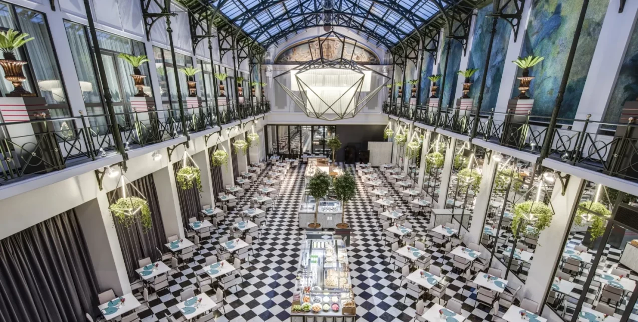 Το Anantara Grand Hotel στο Άμστερνταμ φέρνει το "indigenous luxury" στην Ευρώπη