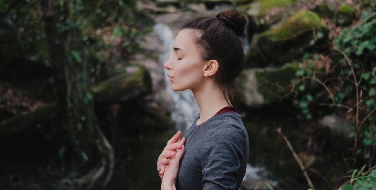 Pursed lip breathing: Ο γρηγορότερος τρόπος για να ηρεμήσετε το άγχος και το στρες