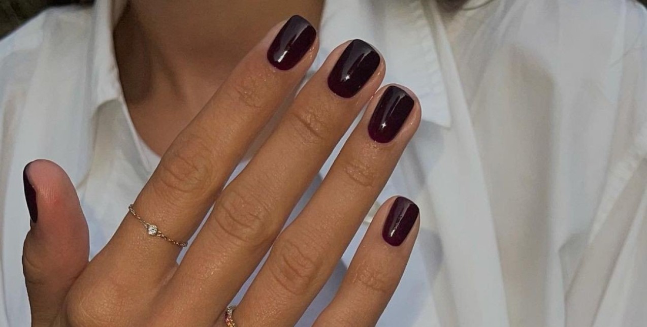 Τίποτα δεν φαίνεται τόσο luxurious όσο τα black cherry nails 
