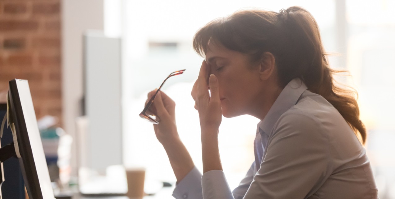Burnout: 7 συμπτώματα επαγγελματικής εξουθένωσης που πρέπει να προσέξετε