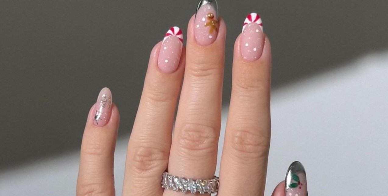 Christmas nails: 4+1 ιδέες για ένα εορταστικό και φρέσκο manicure