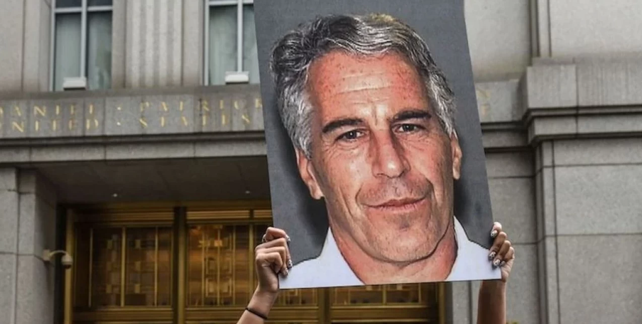 Jeffrey Epstein: Αποσφραγίστηκαν τα έγγραφα που συνδέουν τους high-profile συνεργάτες του