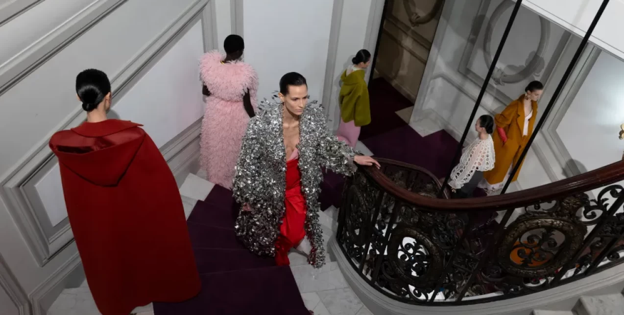 Paris Haute Couture SS24: Το artistic Valentino show και το εντυπωσιακό fashion collaboration του Jean Paul Gaultier