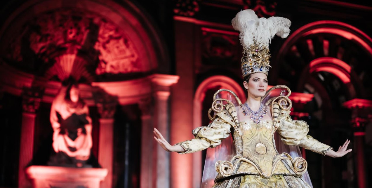 "Queens at the Palace": Ένα εντυπωσιακό gala dinner ball που αναβίωσε το Καρναβάλι της Φλωρεντίας  