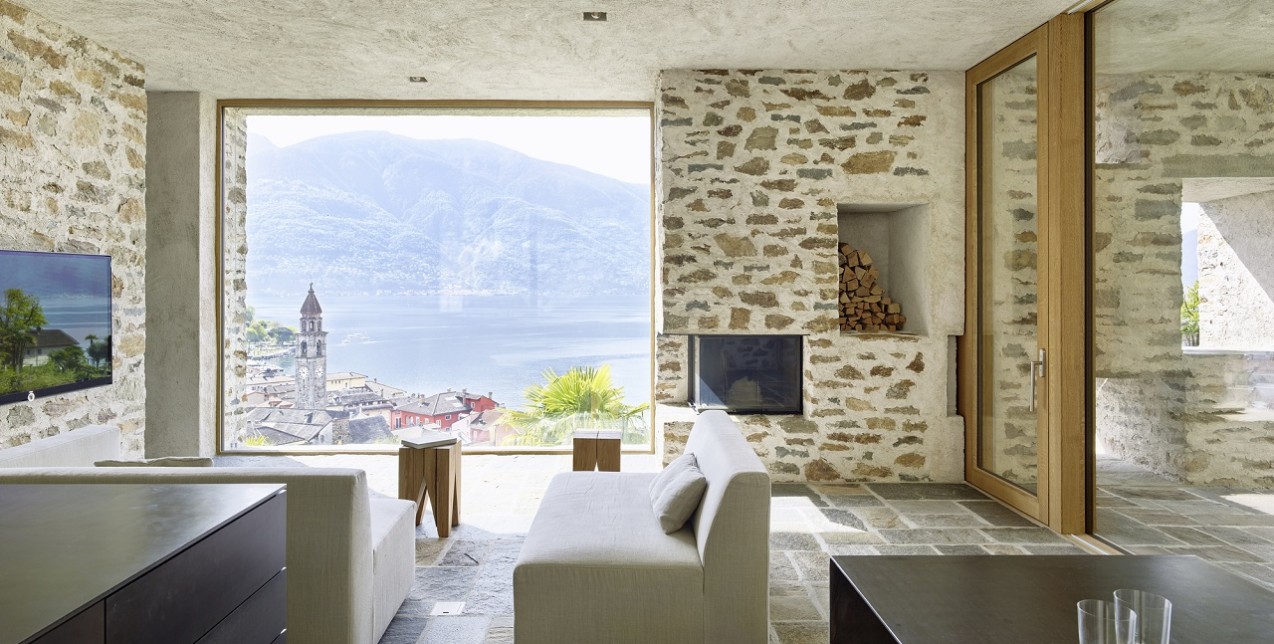 Μια κατοικία στην Ascona της Ελβετίας έχει μετατραπεί σε ένα άκρως ειδυλλιακό περιβάλλον
