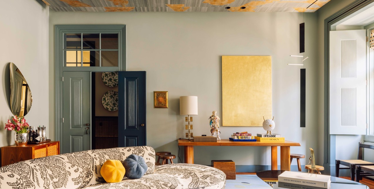 Μια κατοικία στη Λισαβόνα είναι γεμάτη χρώματα κι εκλεπτυσμένες λεπτομέρειες