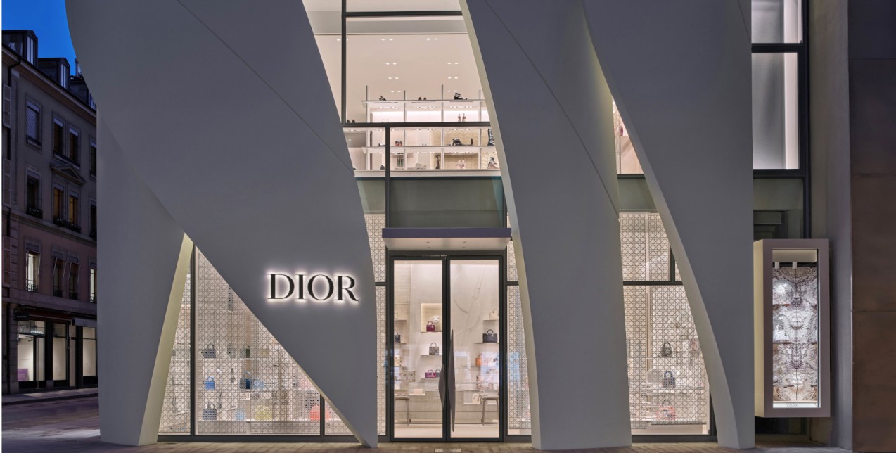 Μια ματιά στη νέα boutique του οίκου Dior στη Γενεύη, που μοιάζει βγαλμένη από το μέλλον