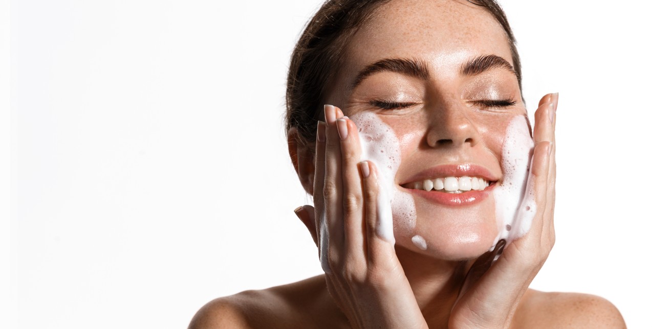 15 face cleansers που αφήνουν το δέρμα πεντακάθαρο χωρίς να βλάπτουν τον δερματικό φραγμό 